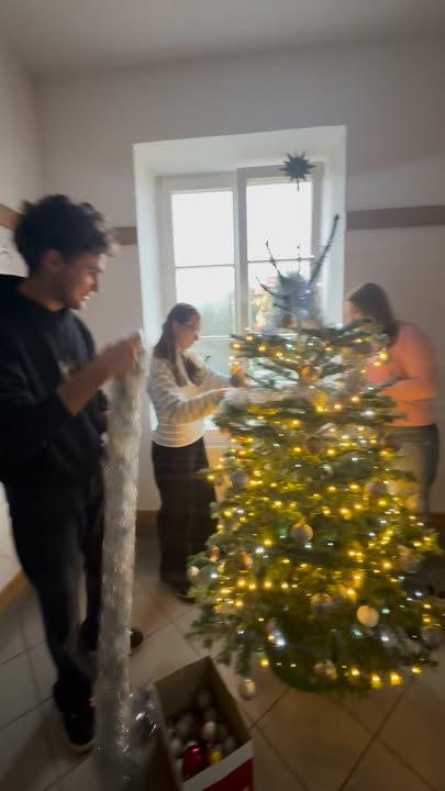 594220401_702994072600976_3070227748396567666_n-4